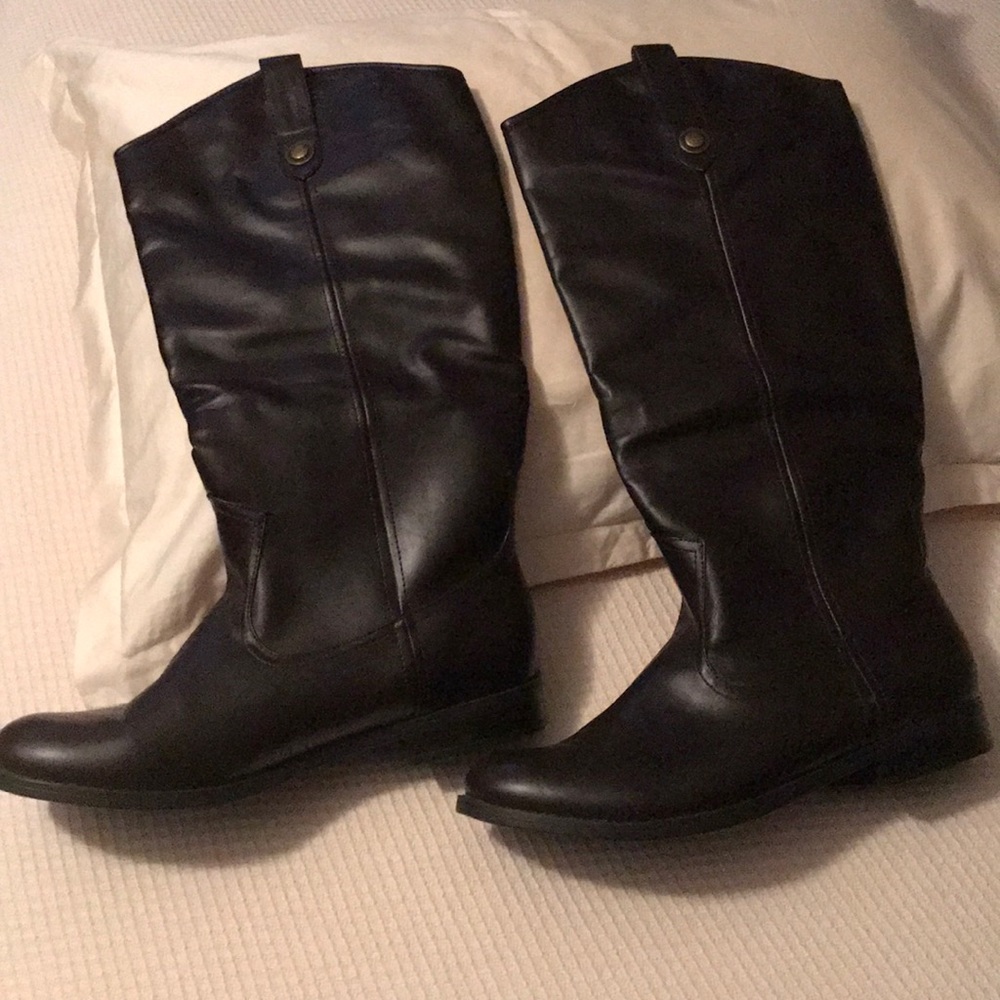 Tall boots Never worn size 11